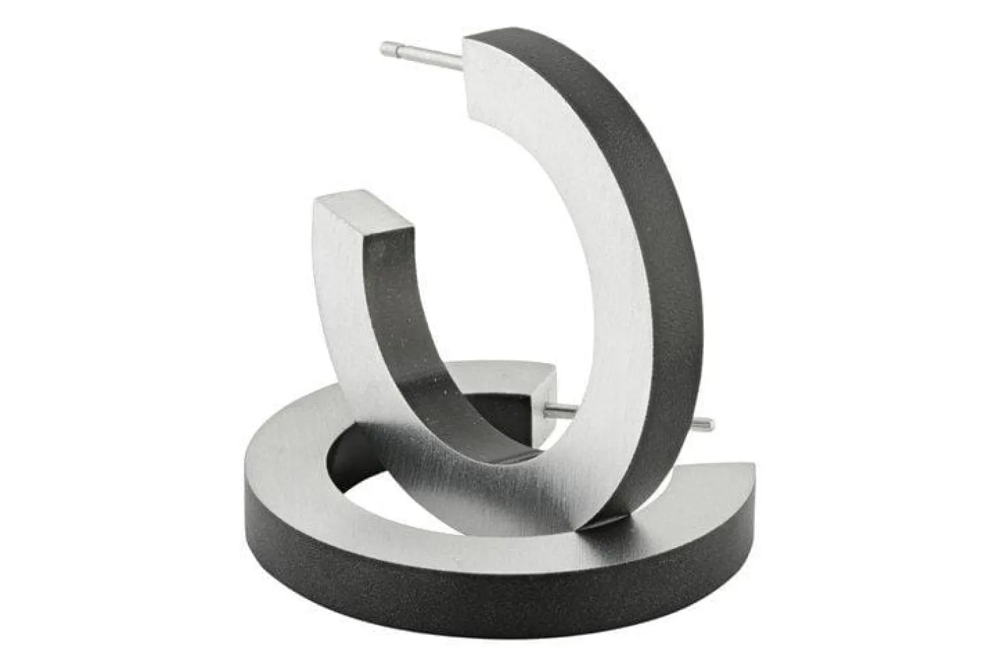 oorbellen_rosie_zwart__oz_0.webp Oorbellen ROSIE Zwart | O10Z