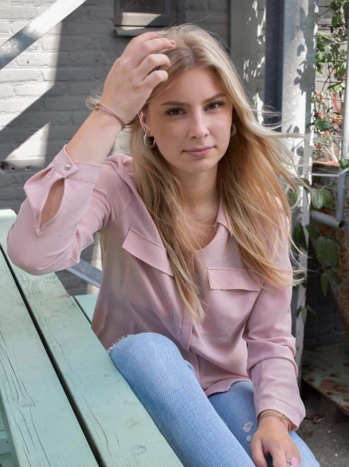 oorbellen_rosie_zwart__oz_1.webp Oorbellen ROSIE Zwart | O10Z